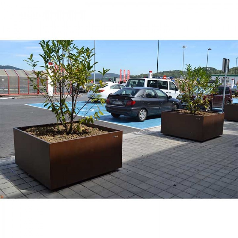 Jardinera cuadrada en corten